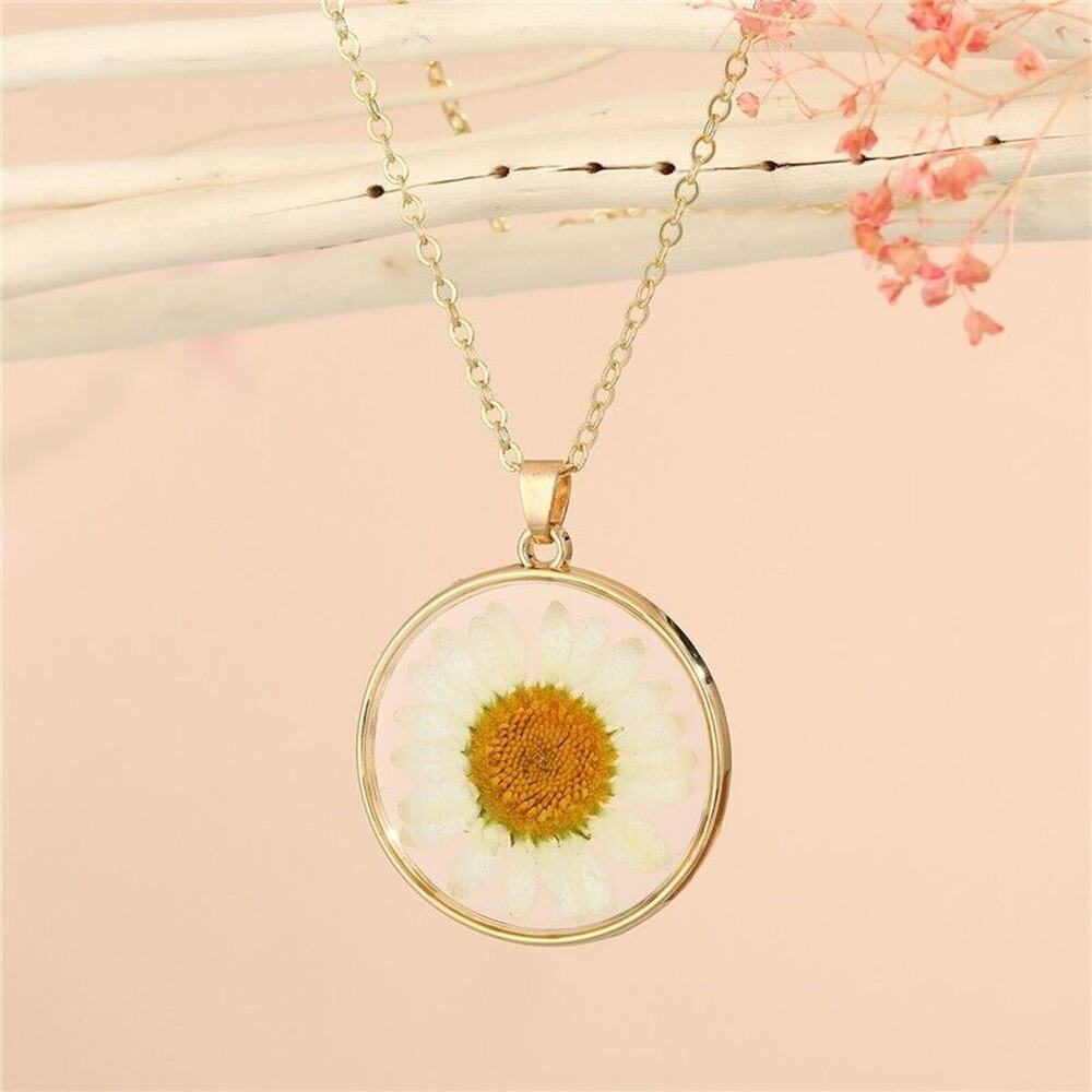 Retro Simple Daisy White Floral Pendant Resin Necklace Boho Festive Gypsy Chain